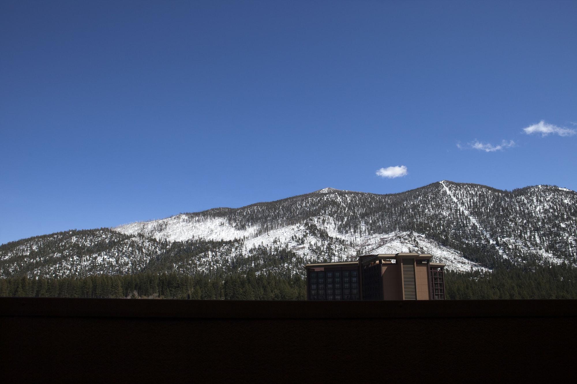 Golden Nugget Lake Tahoe Стейтлайн Екстериор снимка